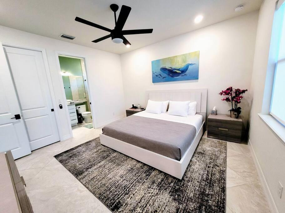 Blue Door Retreat - Luxury Pool Home - Sleeps 8 Cape Coral Bagian luar foto