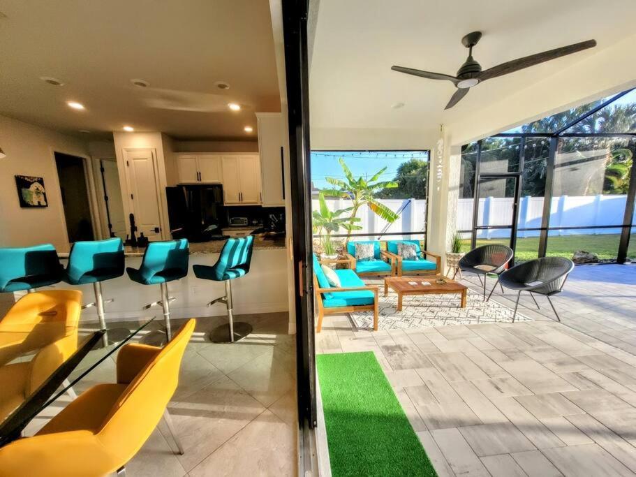 Blue Door Retreat - Luxury Pool Home - Sleeps 8 Cape Coral Bagian luar foto