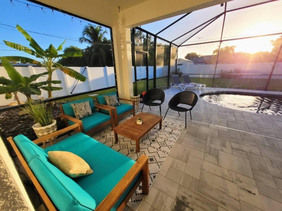 Blue Door Retreat - Luxury Pool Home - Sleeps 8 Cape Coral Bagian luar foto