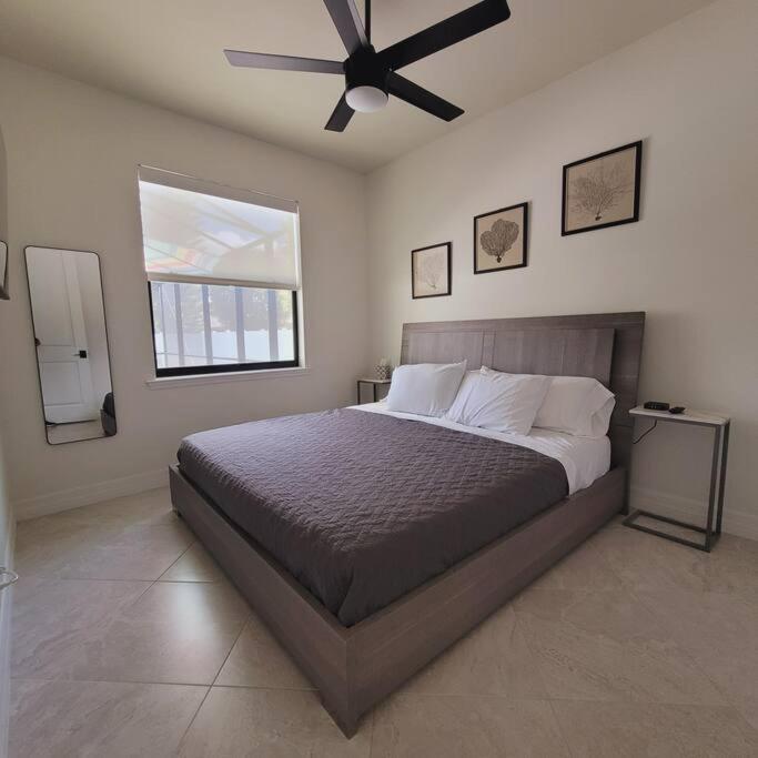 Blue Door Retreat - Luxury Pool Home - Sleeps 8 Cape Coral Bagian luar foto
