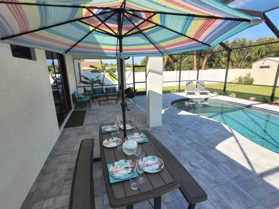 Blue Door Retreat - Luxury Pool Home - Sleeps 8 Cape Coral Bagian luar foto