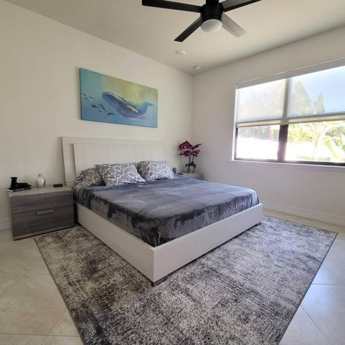 Blue Door Retreat - Luxury Pool Home - Sleeps 8 Cape Coral Bagian luar foto