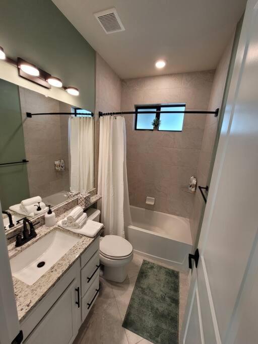Blue Door Retreat - Luxury Pool Home - Sleeps 8 Cape Coral Bagian luar foto