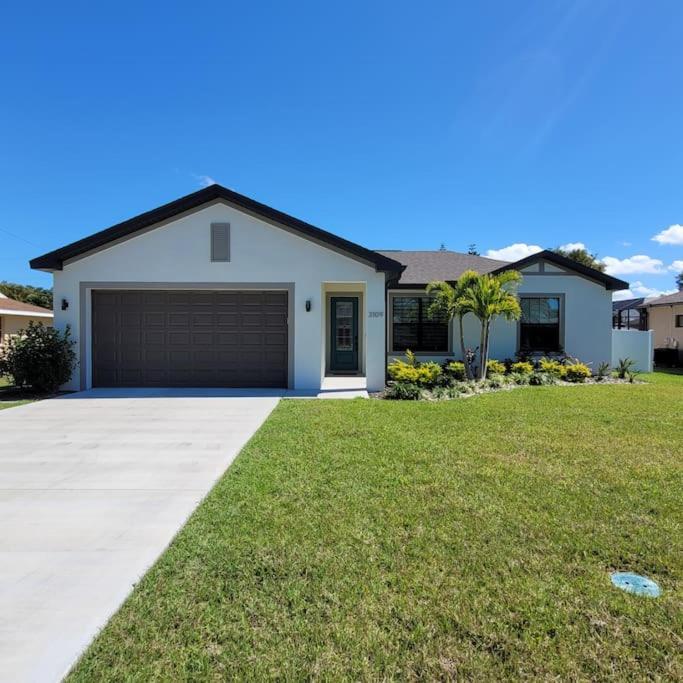 Blue Door Retreat - Luxury Pool Home - Sleeps 8 Cape Coral Bagian luar foto